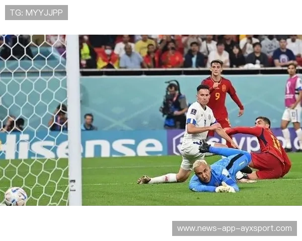 佩德里冷静停球后推射近角得手