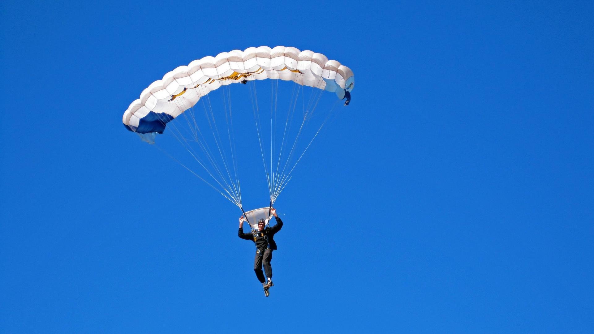 中小学生体能大挑战 俯卧撑、立定跳远等项目组合测试